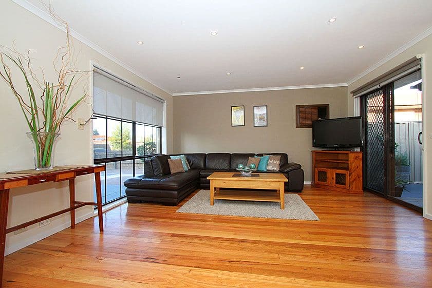 25 Hinkler Drive, MILL PARK VIC 3082, Mill Park - Thumbnail 3