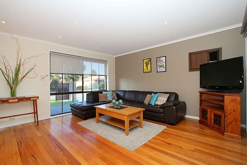 25 Hinkler Drive, MILL PARK VIC 3082, Mill Park - Thumbnail 4