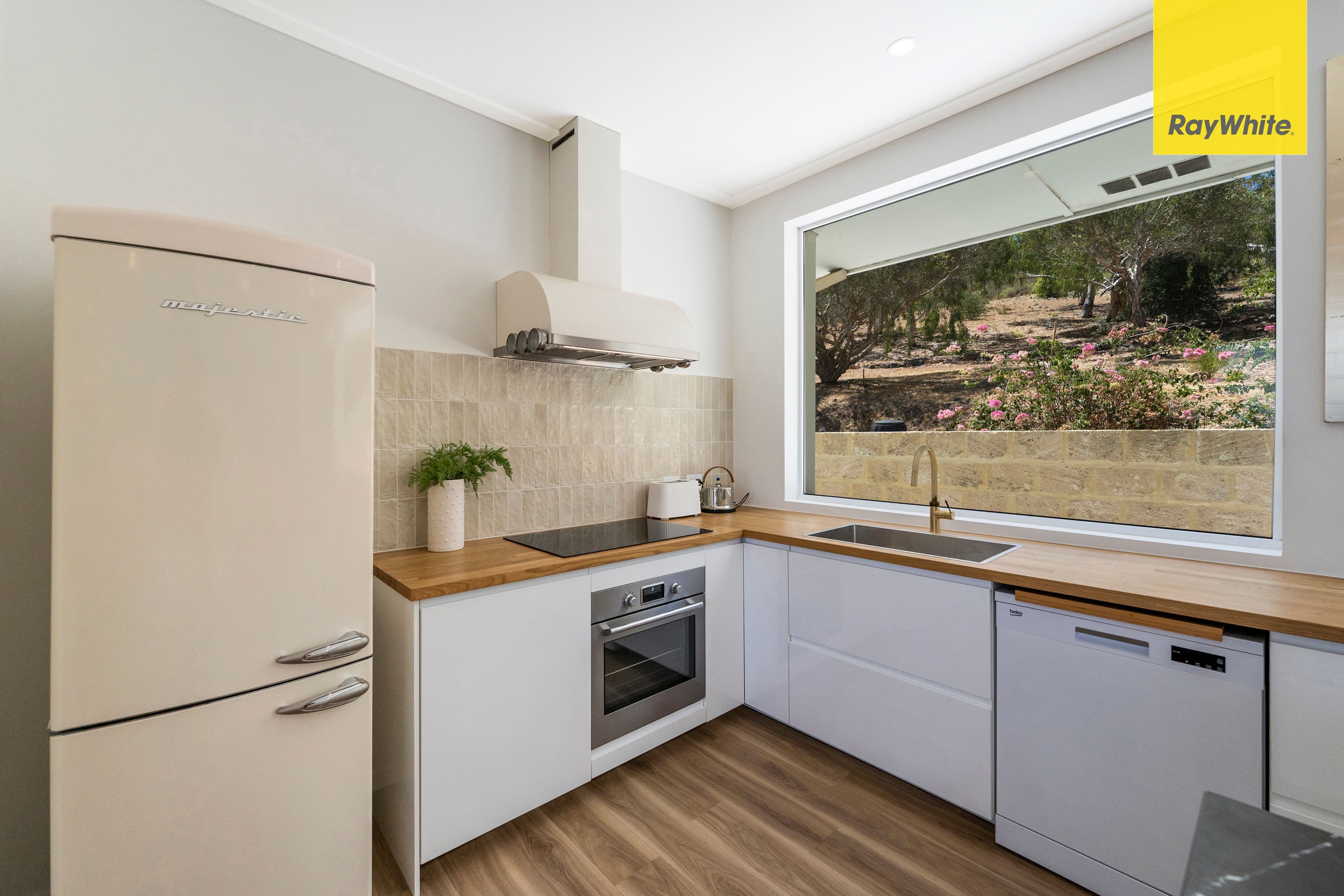 216 Lewis Road, Forrestfield WA 6058, Forrestfield - Thumbnail 6