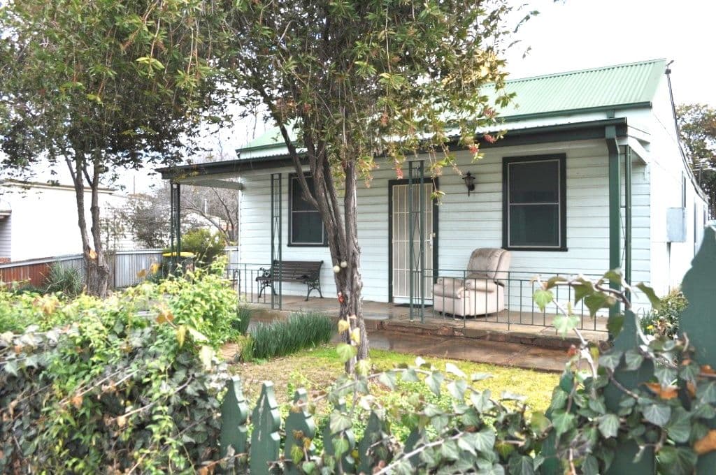 25 Parker Street, Cootamundra NSW 2590, Cootamundra - Image 1