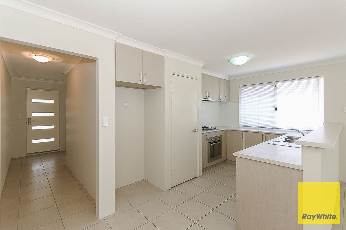 16 Larwood Crescent, High Wycombe WA 6057, High Wycombe - Thumbnail 3