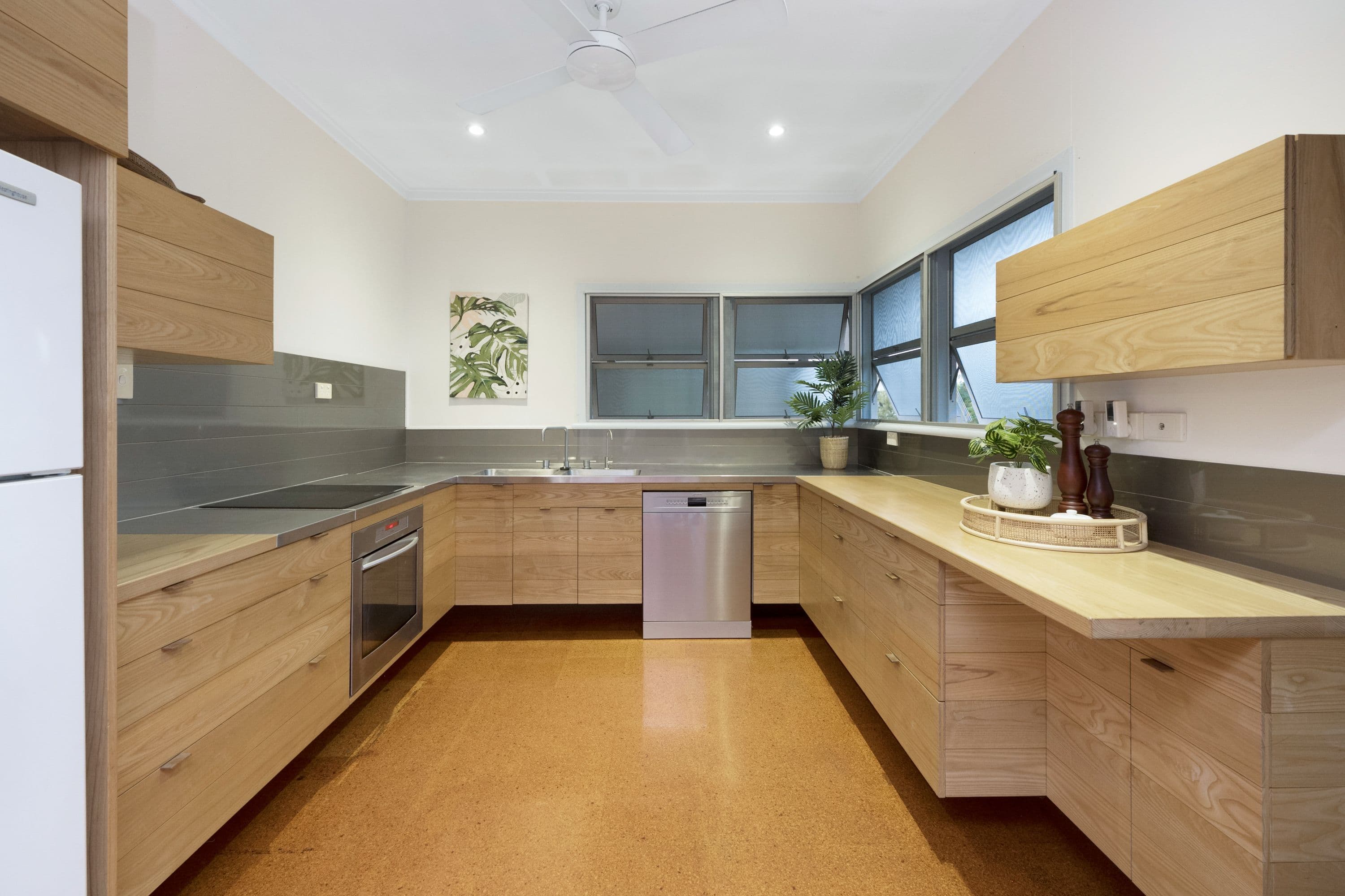 12 Hayes Street, North Ward QLD 4810, North Ward - Thumbnail 4