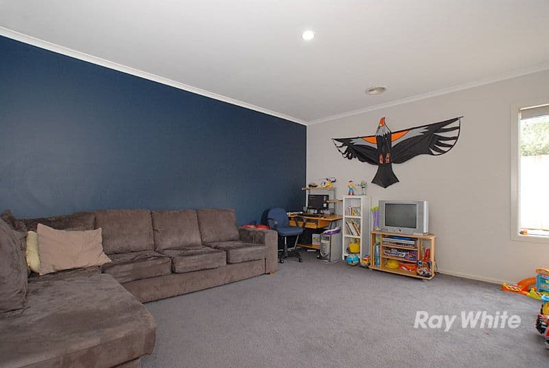 73 Earlsfield Drive, BERWICK VIC 3806, Berwick - Thumbnail 3
