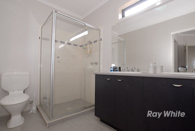 73 Earlsfield Drive, BERWICK VIC 3806, Berwick - Thumbnail 5
