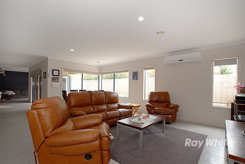 73 Earlsfield Drive, BERWICK VIC 3806, Berwick - Thumbnail 6