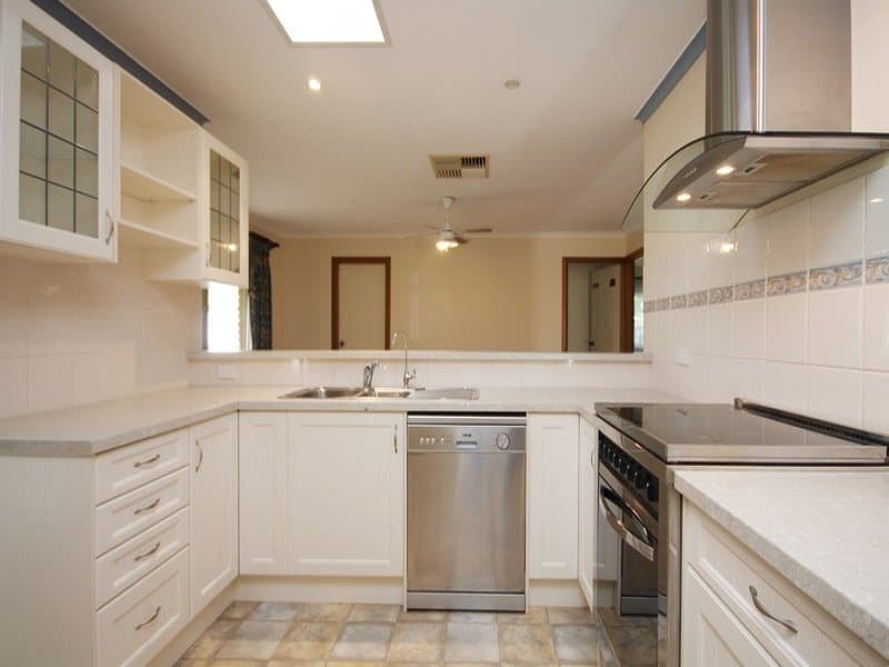 52 Camelot Drive, Paralowie - Thumbnail 2