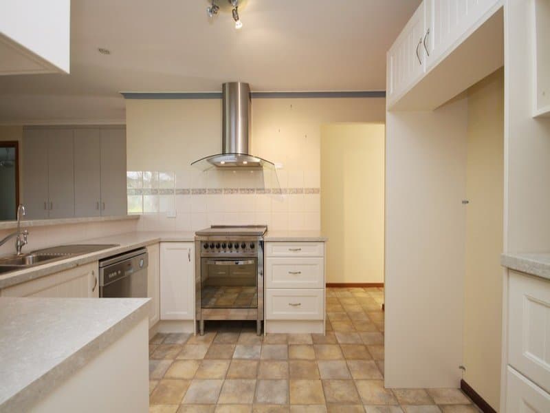 52 Camelot Drive, Paralowie - Thumbnail 8