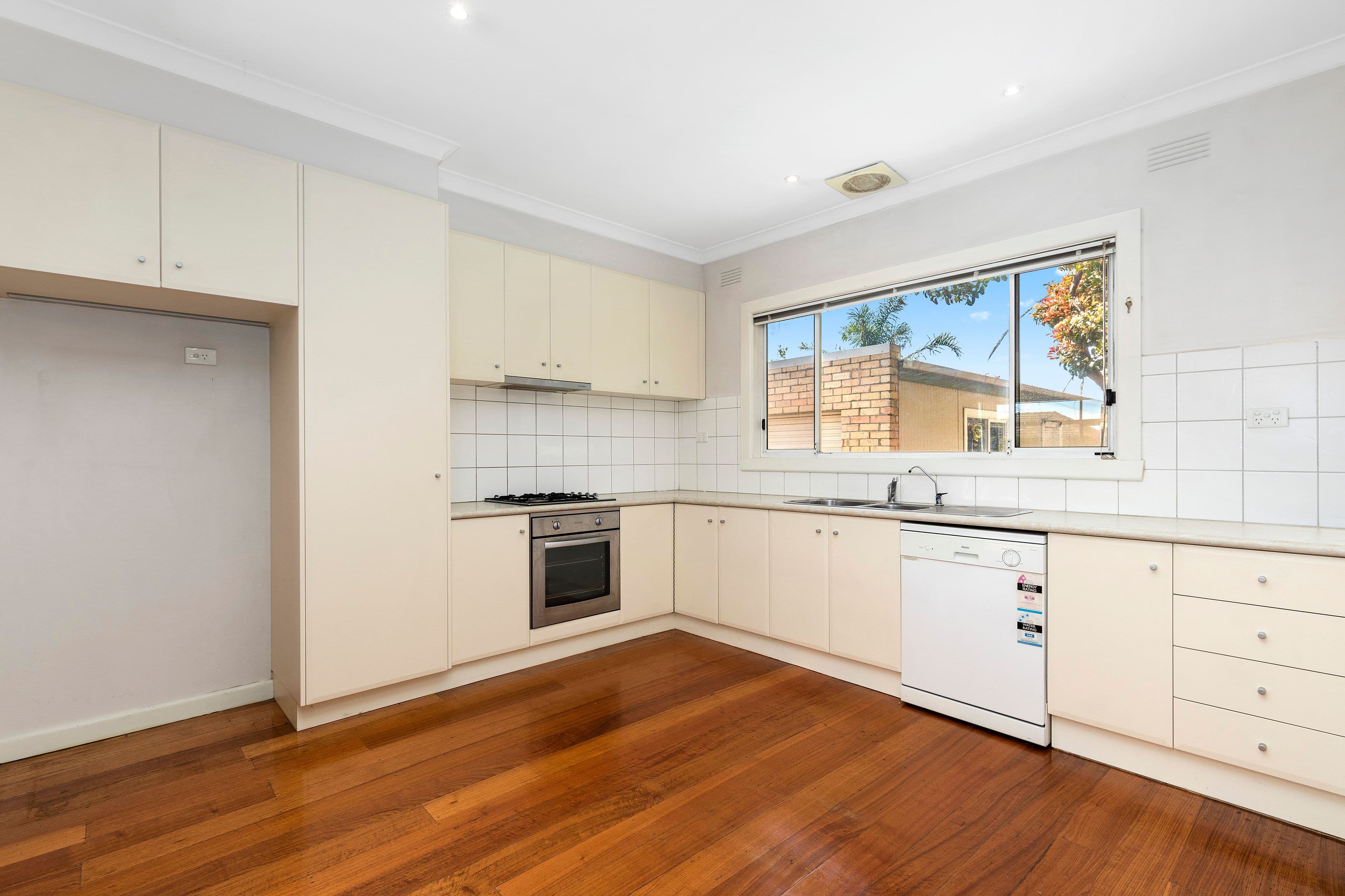 18 Mena Avenue, Cheltenham VIC 3192, Cheltenham - Thumbnail 3