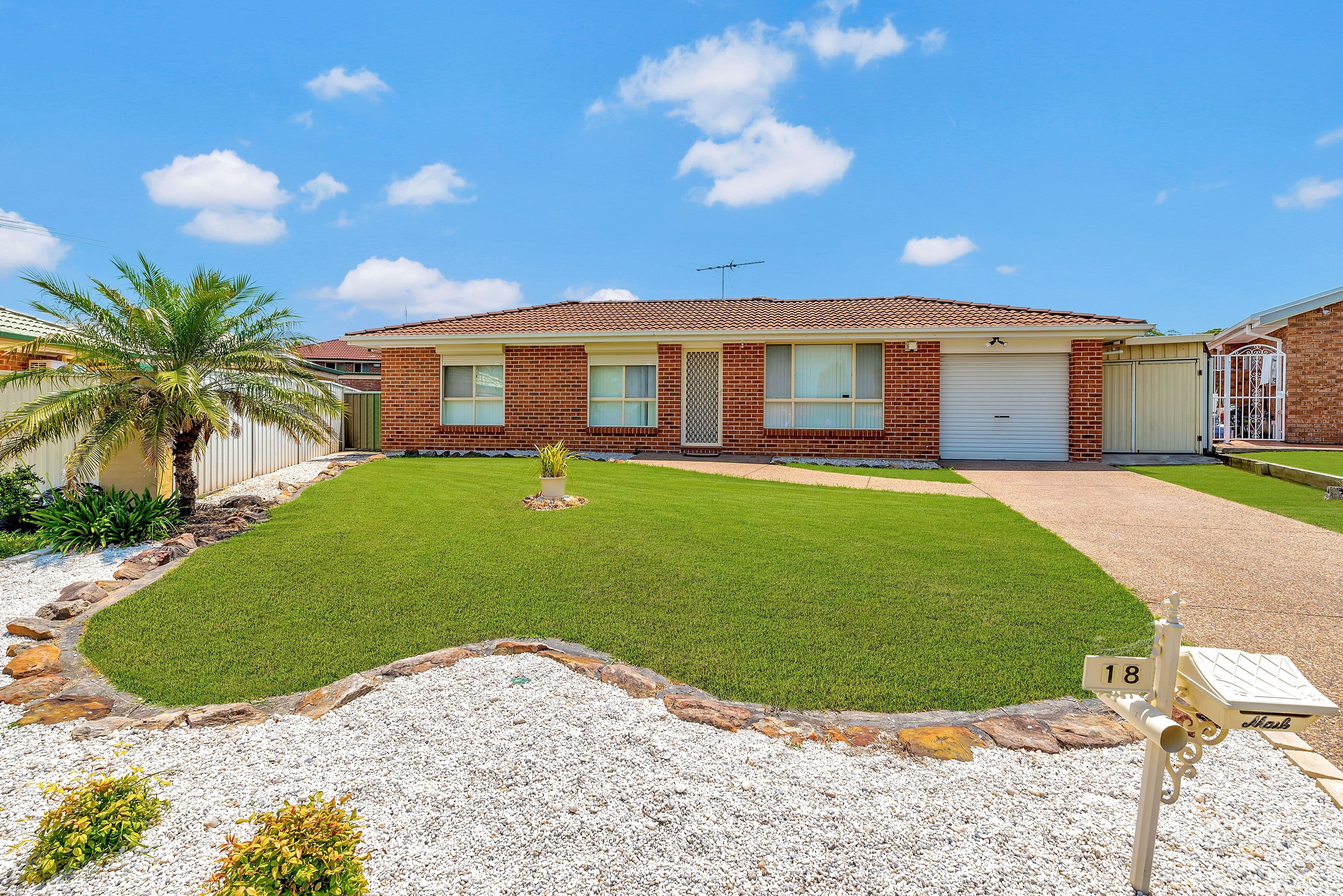18 Duck Place, Hinchinbrook - Image 1