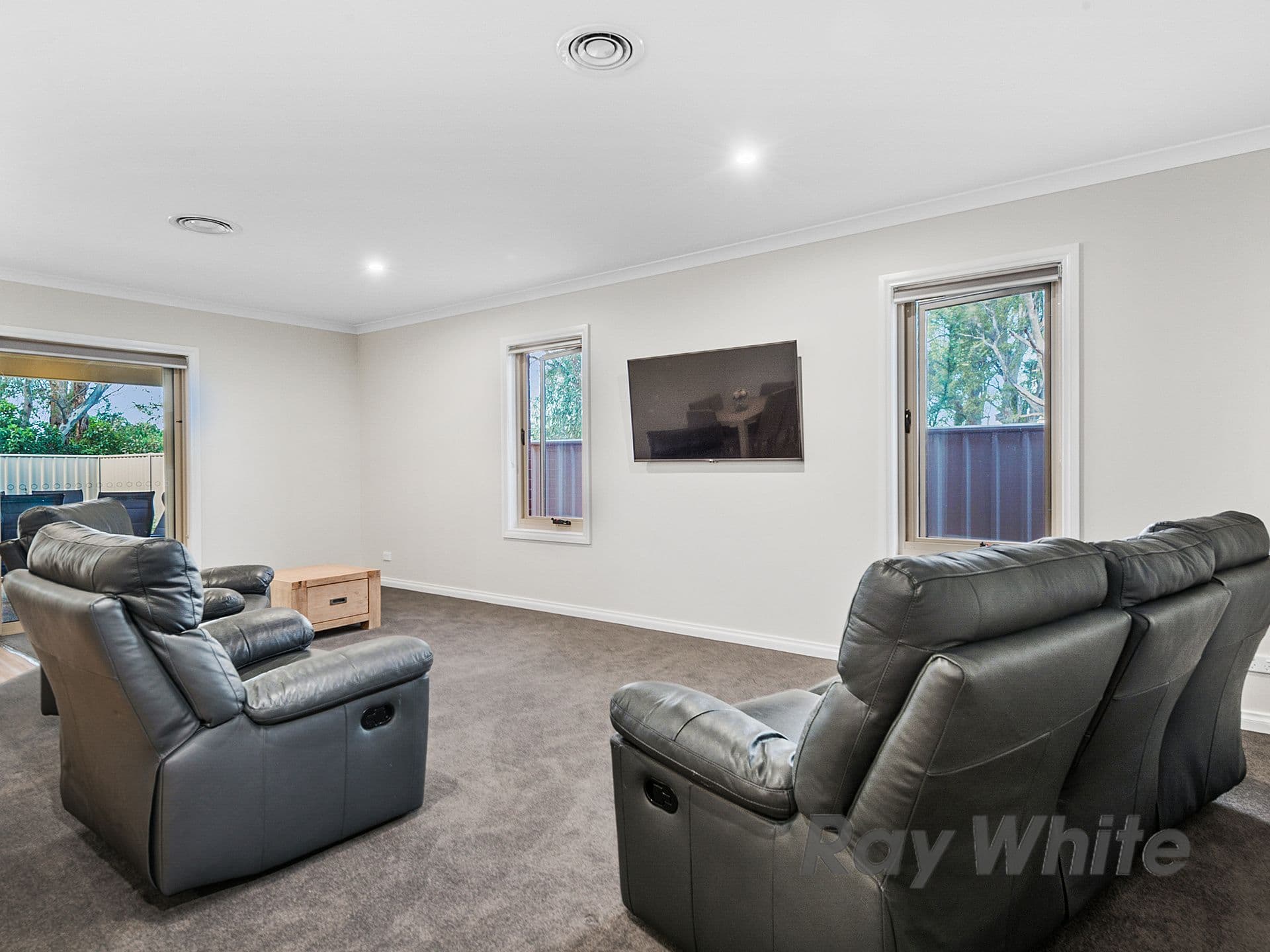 16 Simkin Drive, Benalla VIC 3672, Benalla - Thumbnail 2