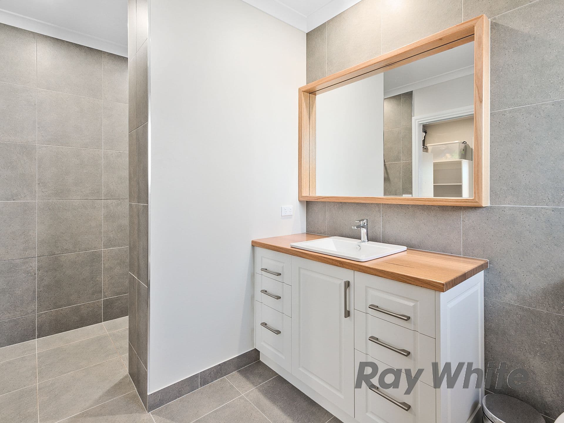 16 Simkin Drive, Benalla VIC 3672, Benalla - Thumbnail 4