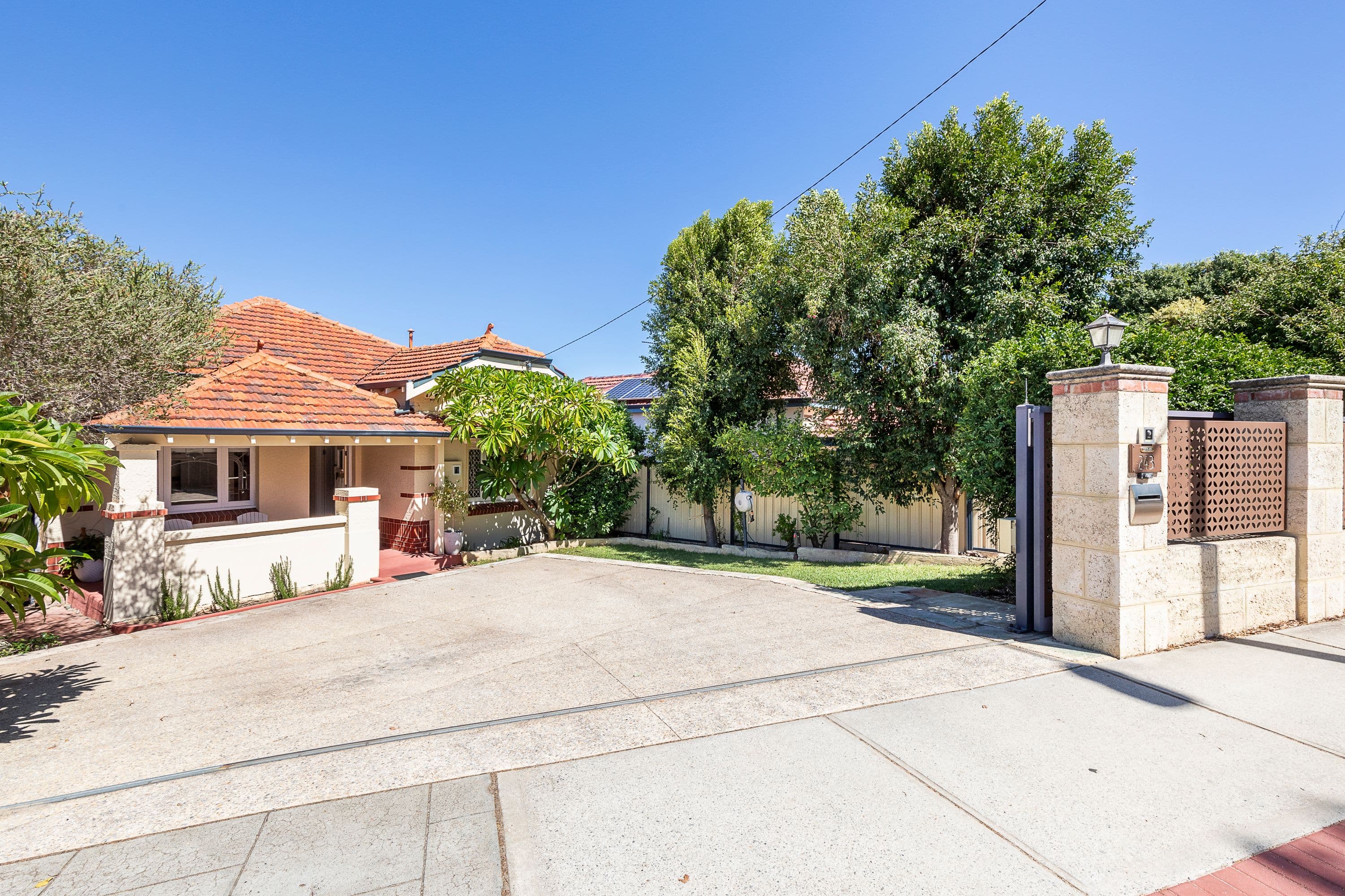 243 Scarborough Beach Road, Mount Hawthorn WA 6016, Mount Hawthorn - Thumbnail 2
