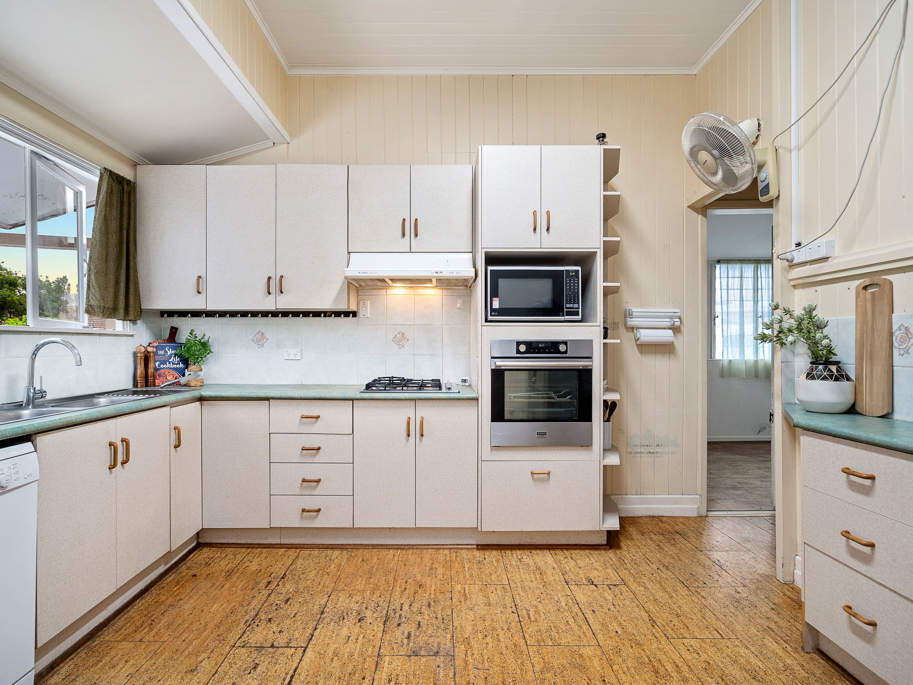 30 HUNTER Street, Greenslopes QLD 4120, Greenslopes - Thumbnail 7