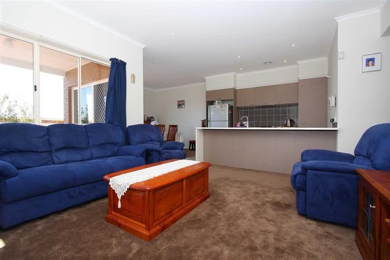 35 Callista Close, TAYLORS HILL VIC 3037, Taylors Hill - Thumbnail 4