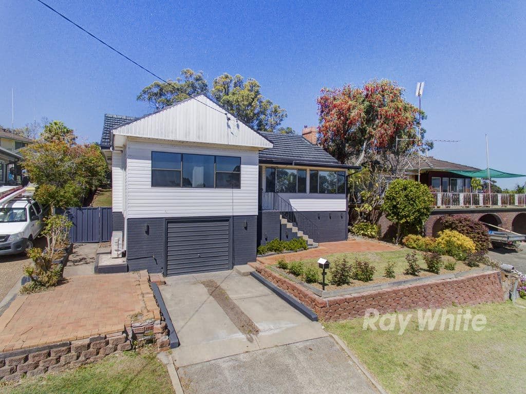 8 Hely Avenue, Fennell Bay - Image 1