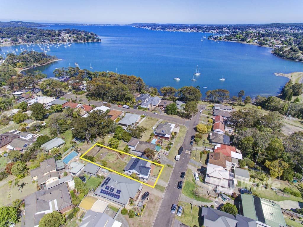 8 Hely Avenue, Fennell Bay - Thumbnail 4