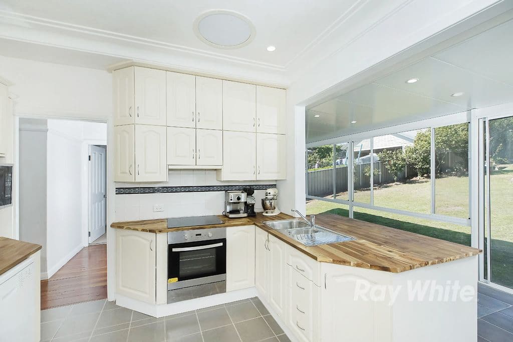 8 Hely Avenue, Fennell Bay - Thumbnail 6