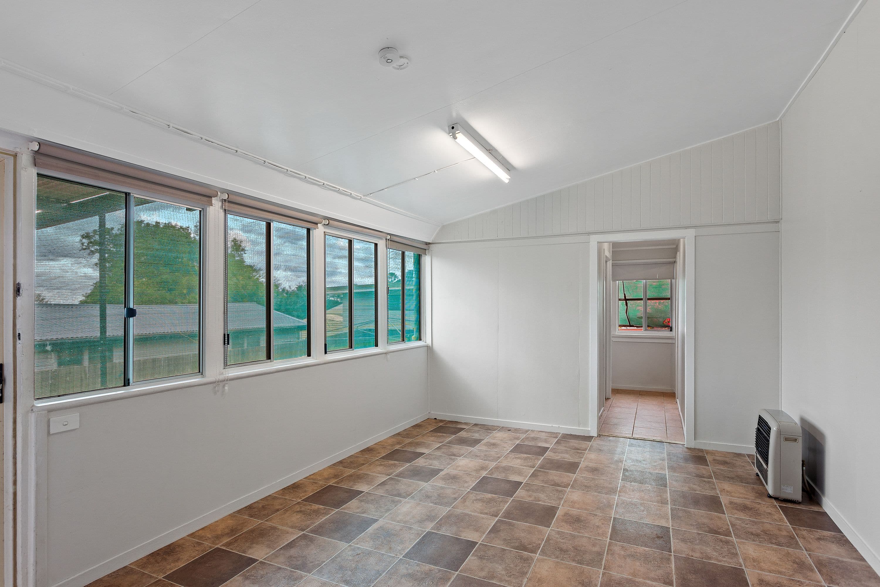 163 Taylor Street, Wilsonton QLD 4350, Wilsonton - Thumbnail 4
