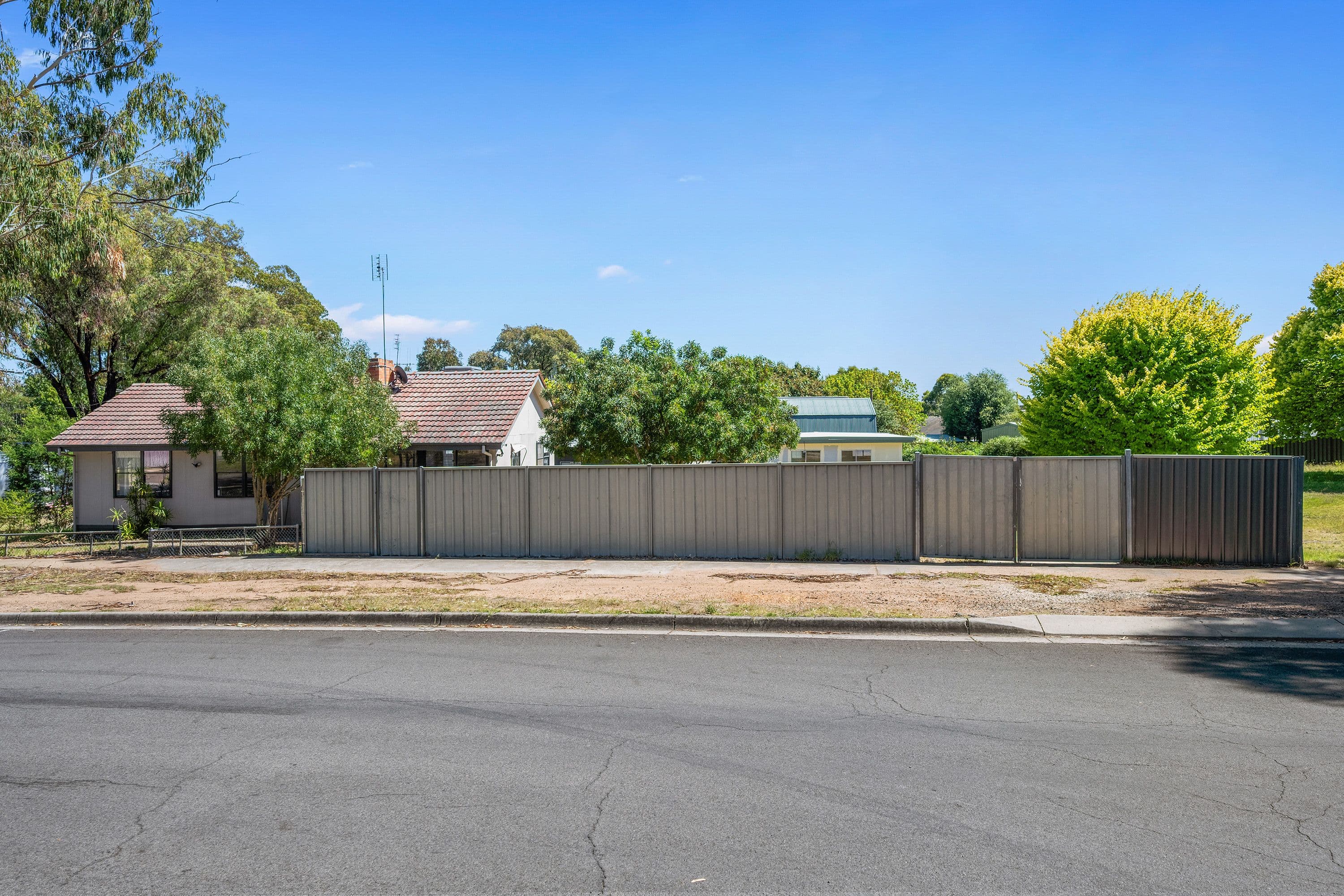 2 Louis Street, Long Gully VIC 3550, Long Gully - Thumbnail 2
