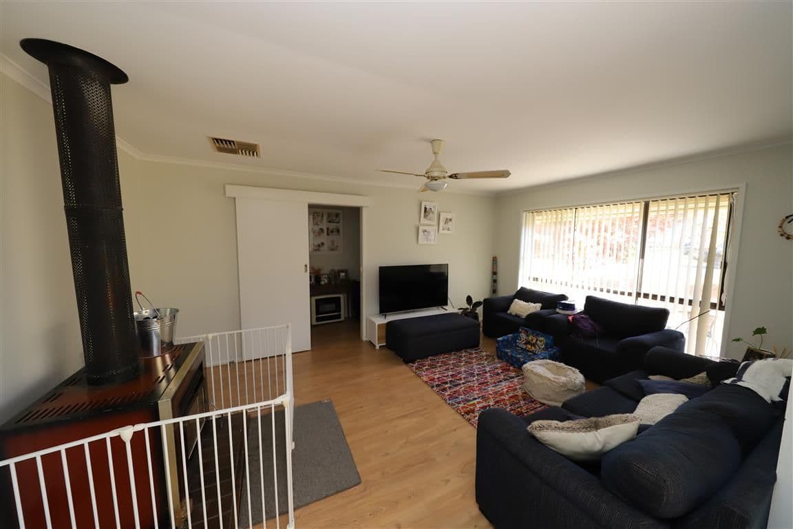8 Gadara Place, Tumut NSW 2720, Tumut - Thumbnail 4