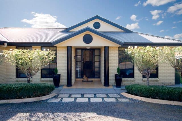 3 Mahlan Close, Hillside VIC 3037, Hillside - Thumbnail 2