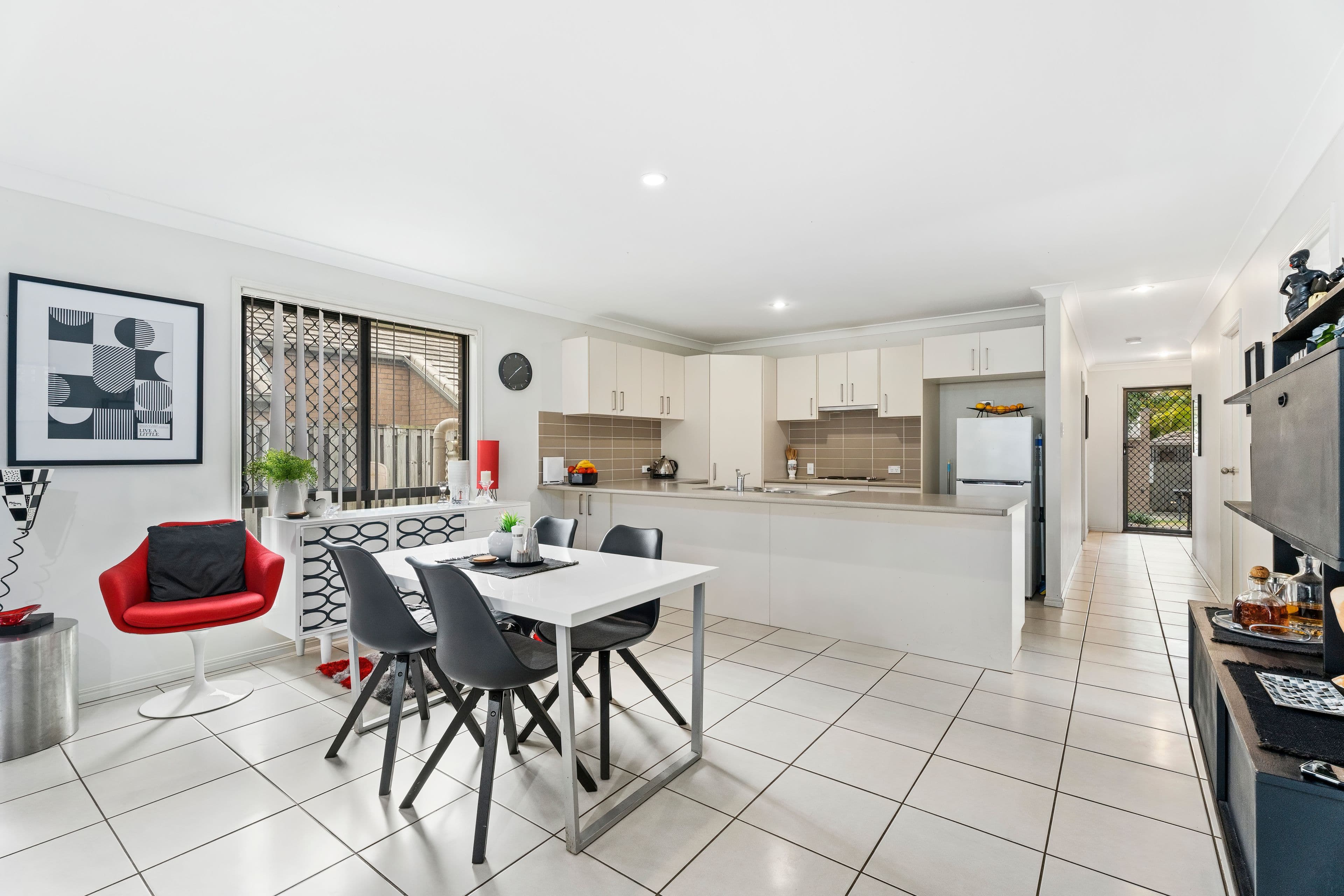 8 Pacific Place, Pacific Pines QLD 4211, Pacific Pines - Thumbnail 2