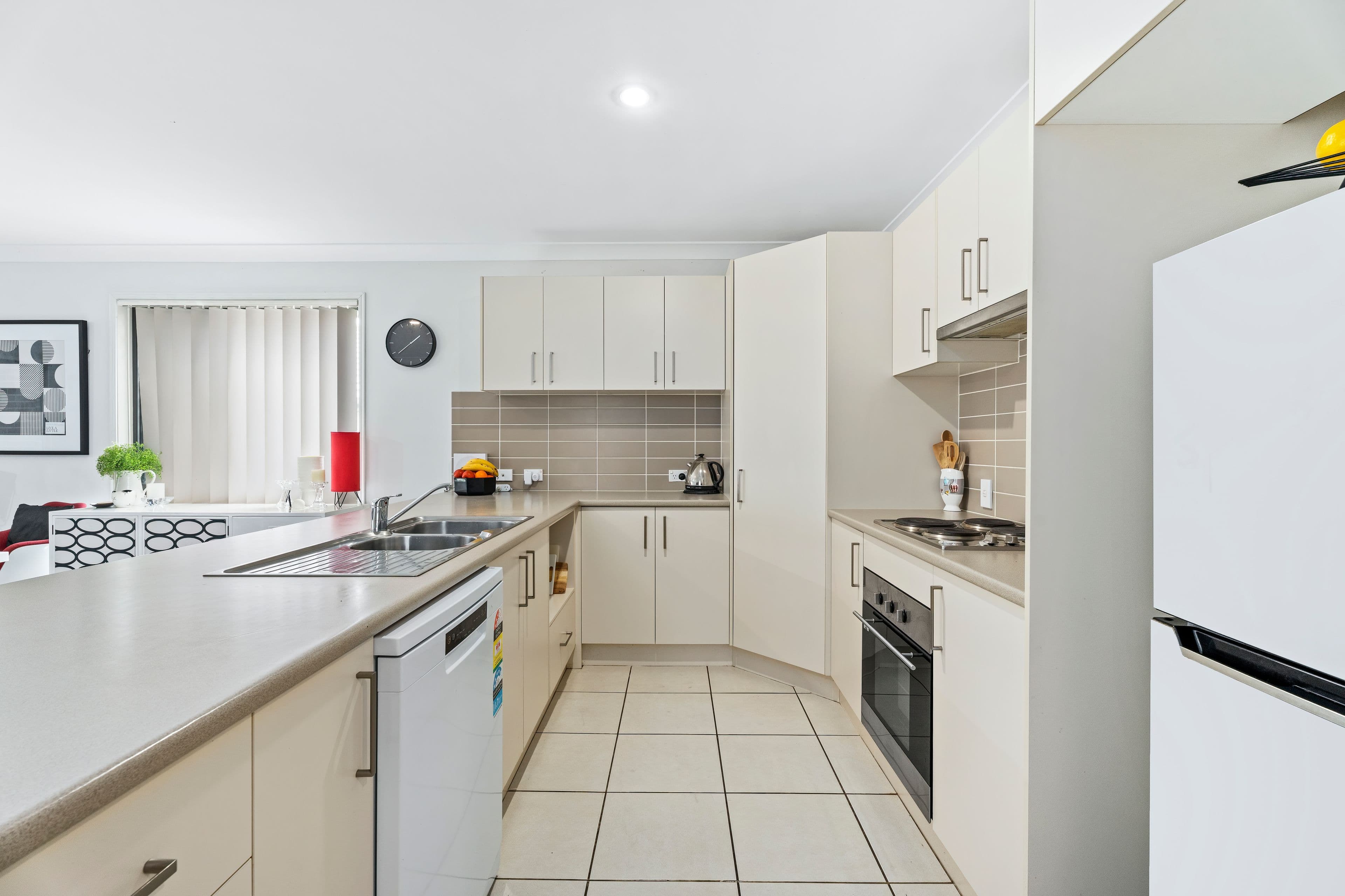 8 Pacific Place, Pacific Pines QLD 4211, Pacific Pines - Thumbnail 4