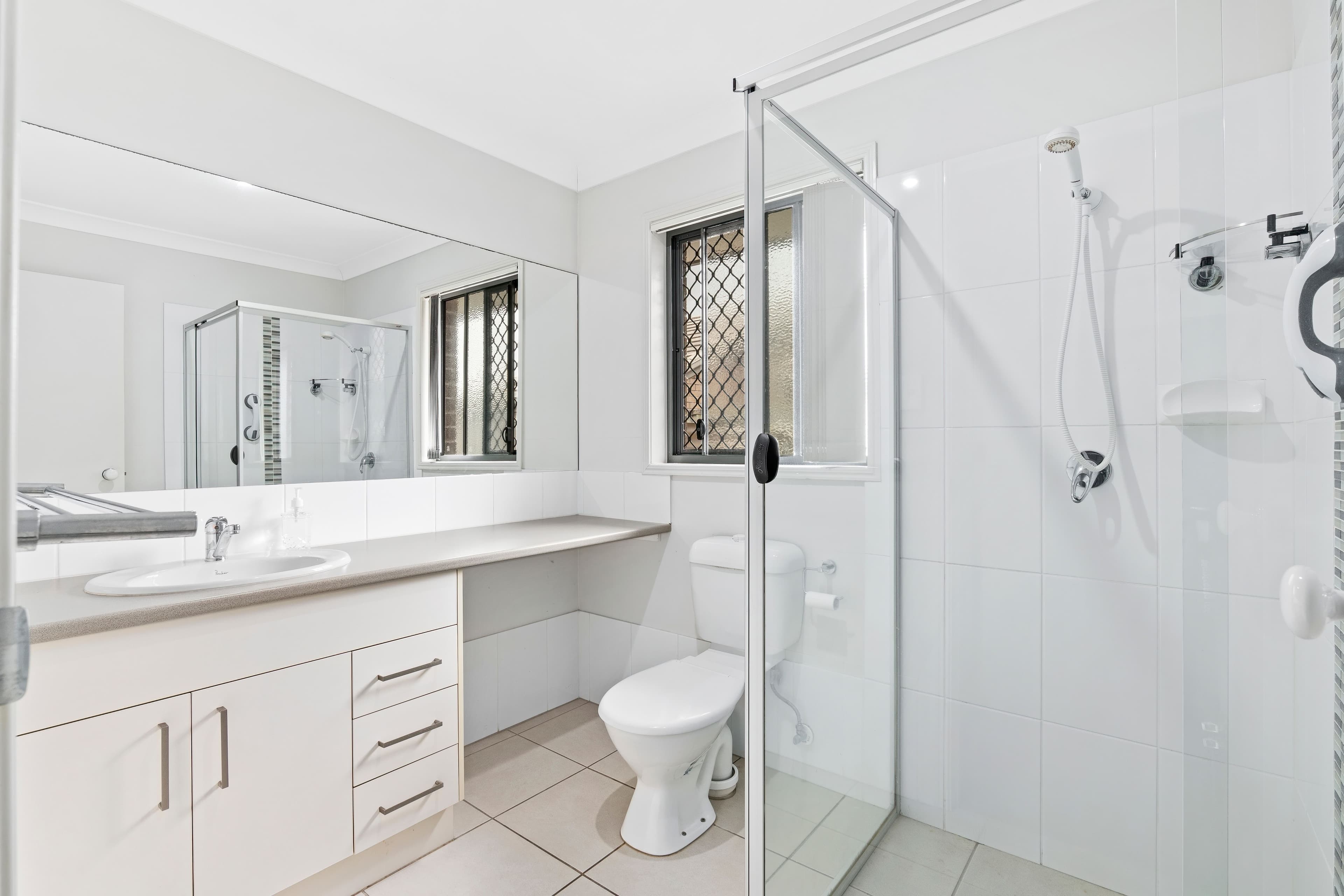 8 Pacific Place, Pacific Pines QLD 4211, Pacific Pines - Thumbnail 8