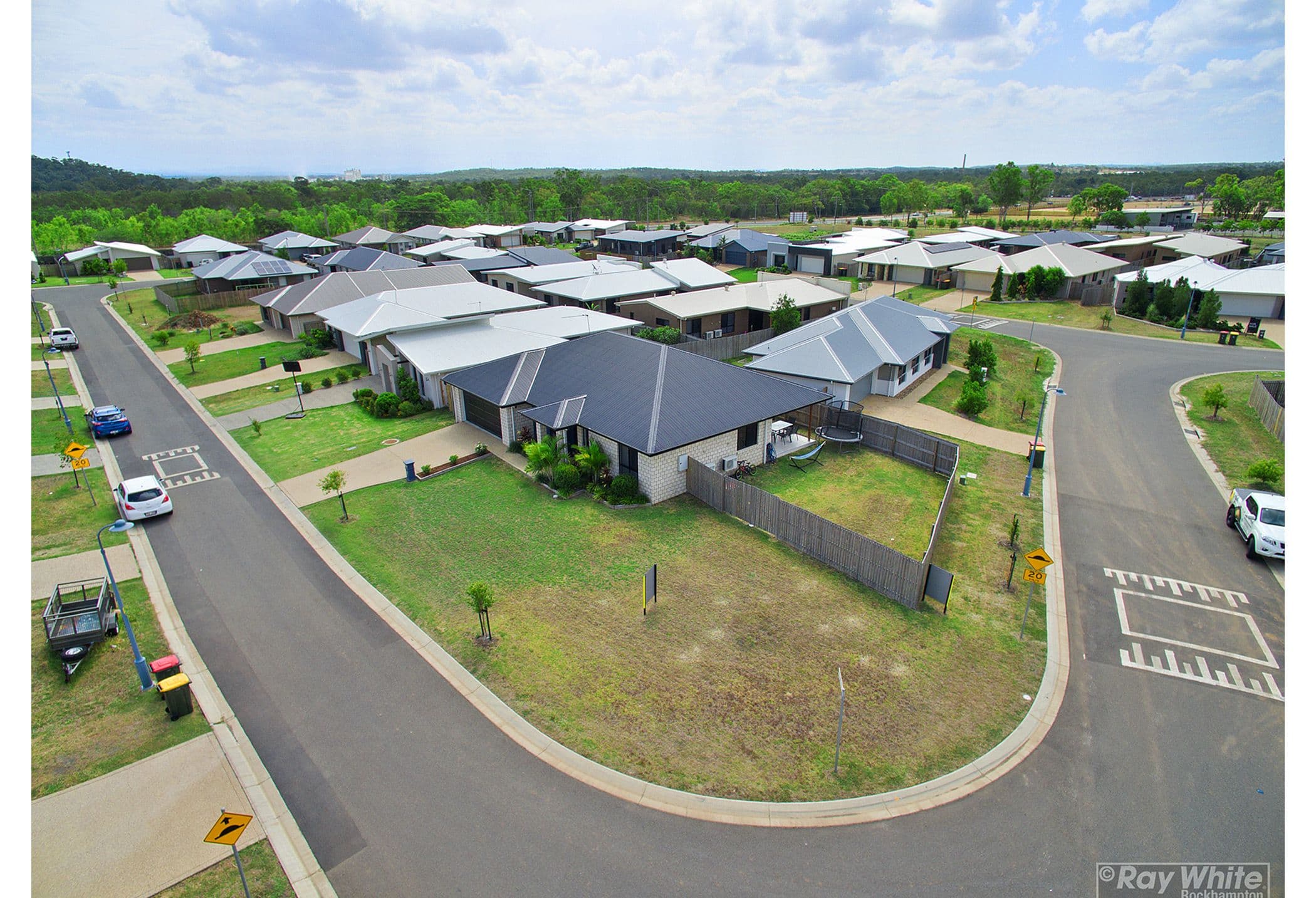 2 Graduate Parade / 4 Masters Avenue, NORMAN GARDENS QLD 4701, Norman Gardens - Thumbnail 2