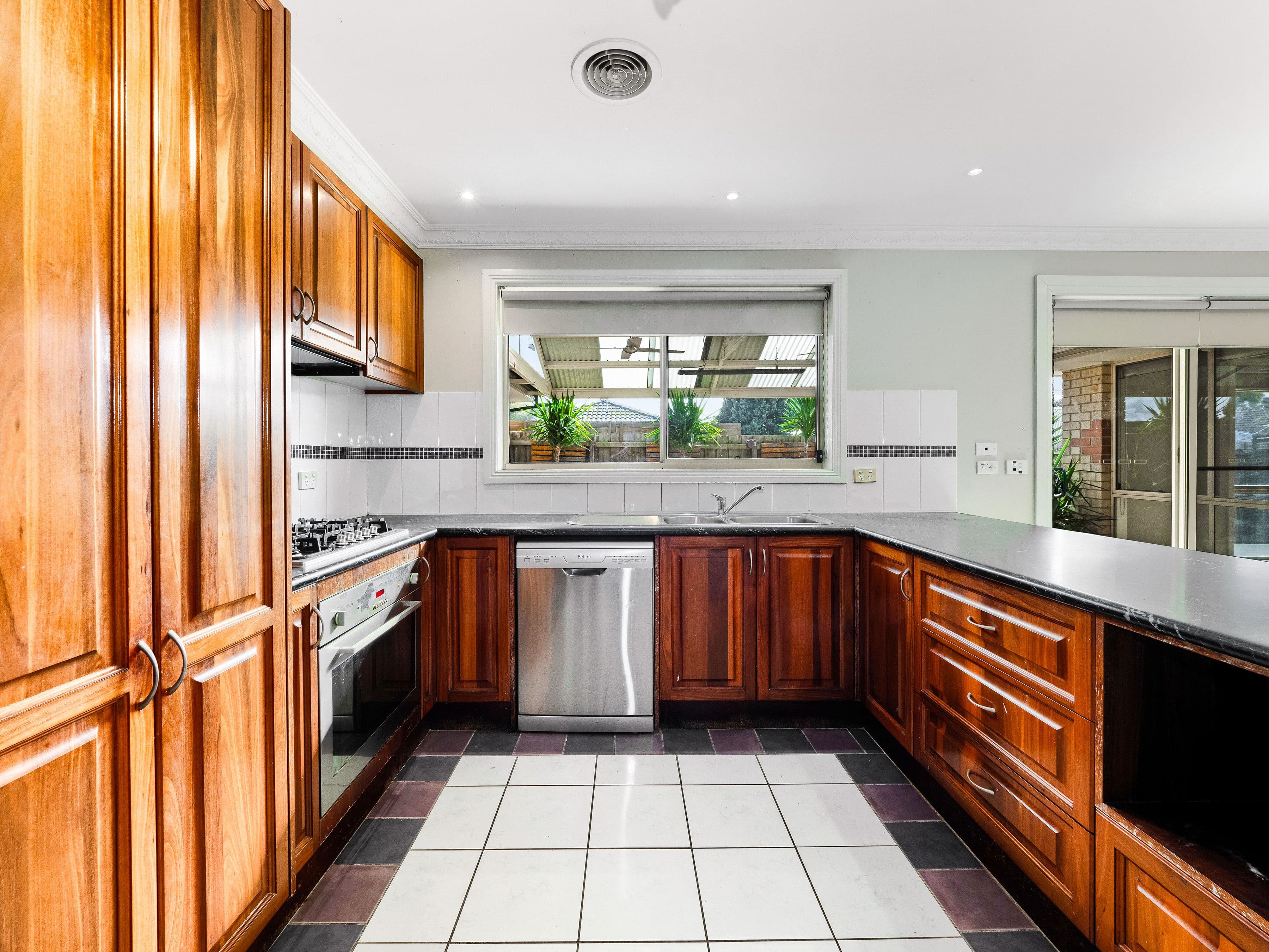 62 Ferndown Drive, Cranbourne VIC 3977, Cranbourne - Thumbnail 2