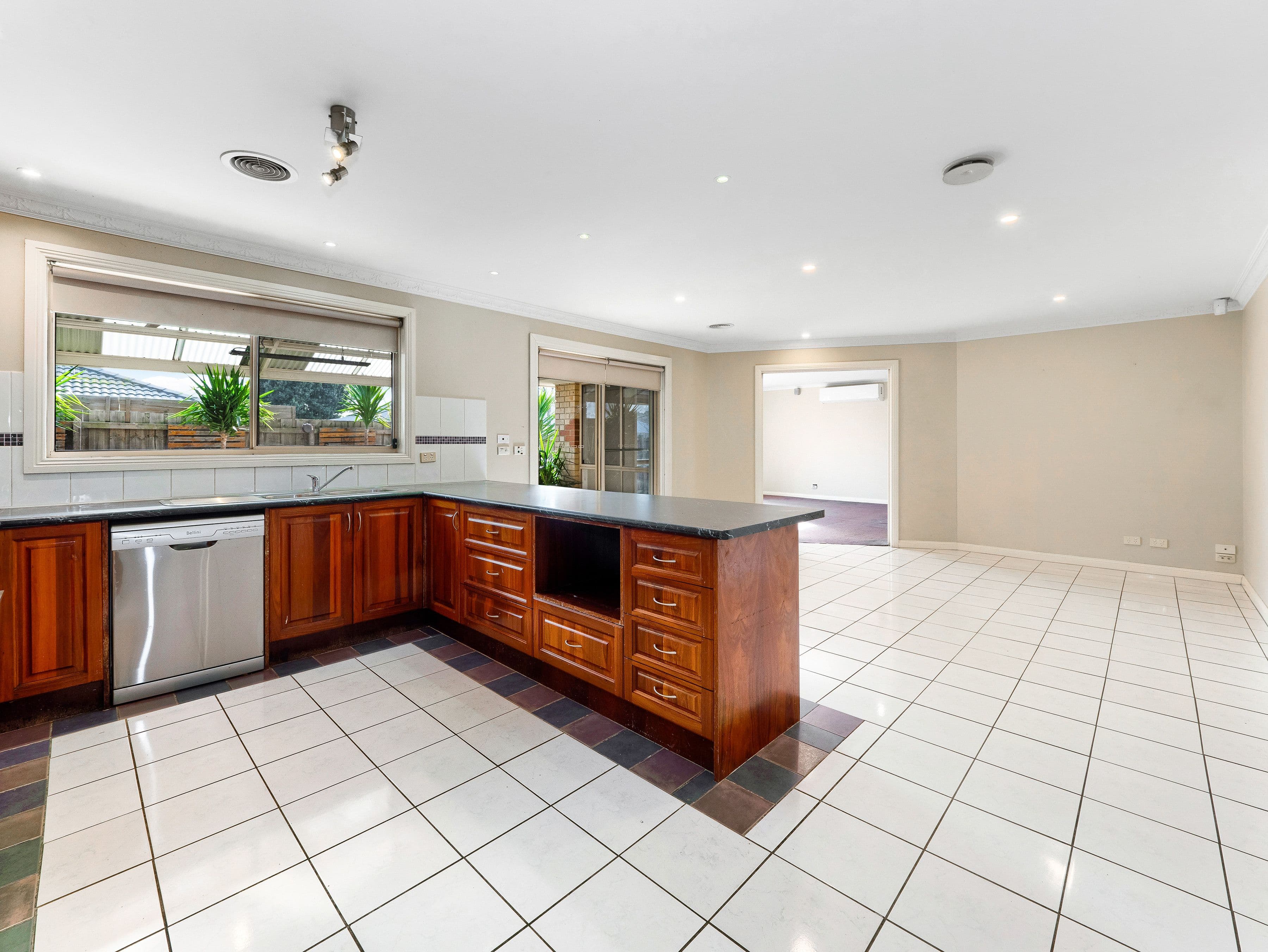62 Ferndown Drive, Cranbourne VIC 3977, Cranbourne - Thumbnail 4