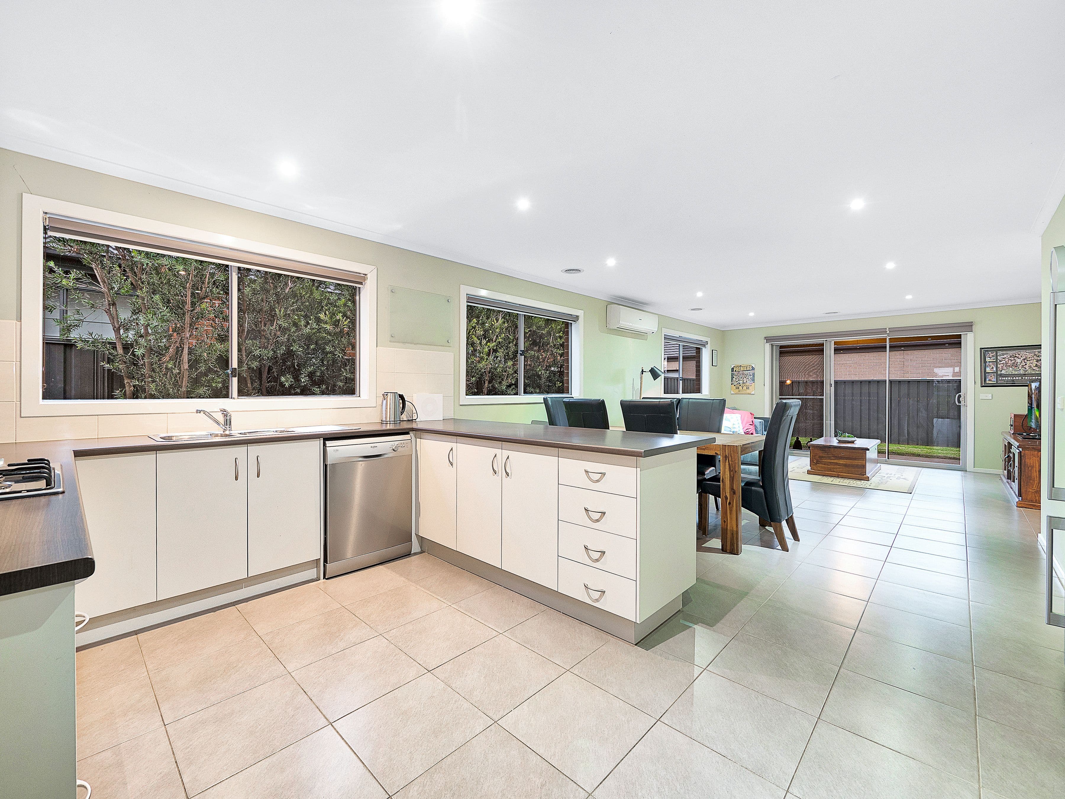 39 Barossa Drive, Clyde North VIC 3978, Clyde North - Thumbnail 4