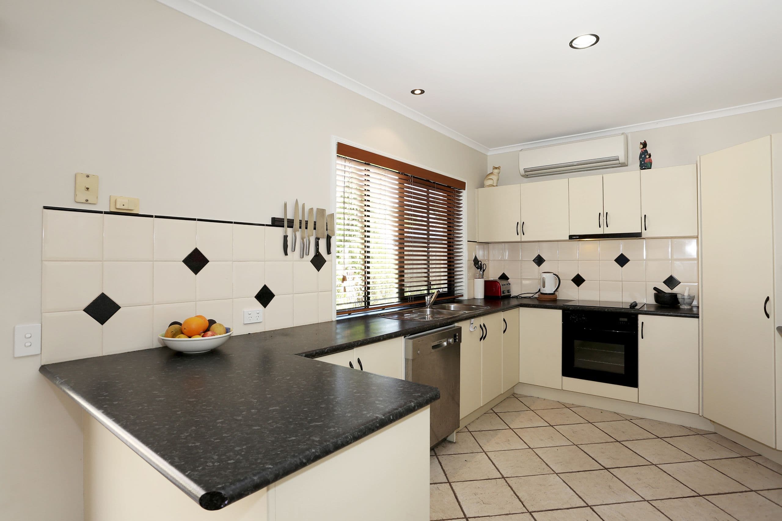 3 Lucinda Close, Sinnamon Park QLD 4073, Sinnamon Park - Thumbnail 5