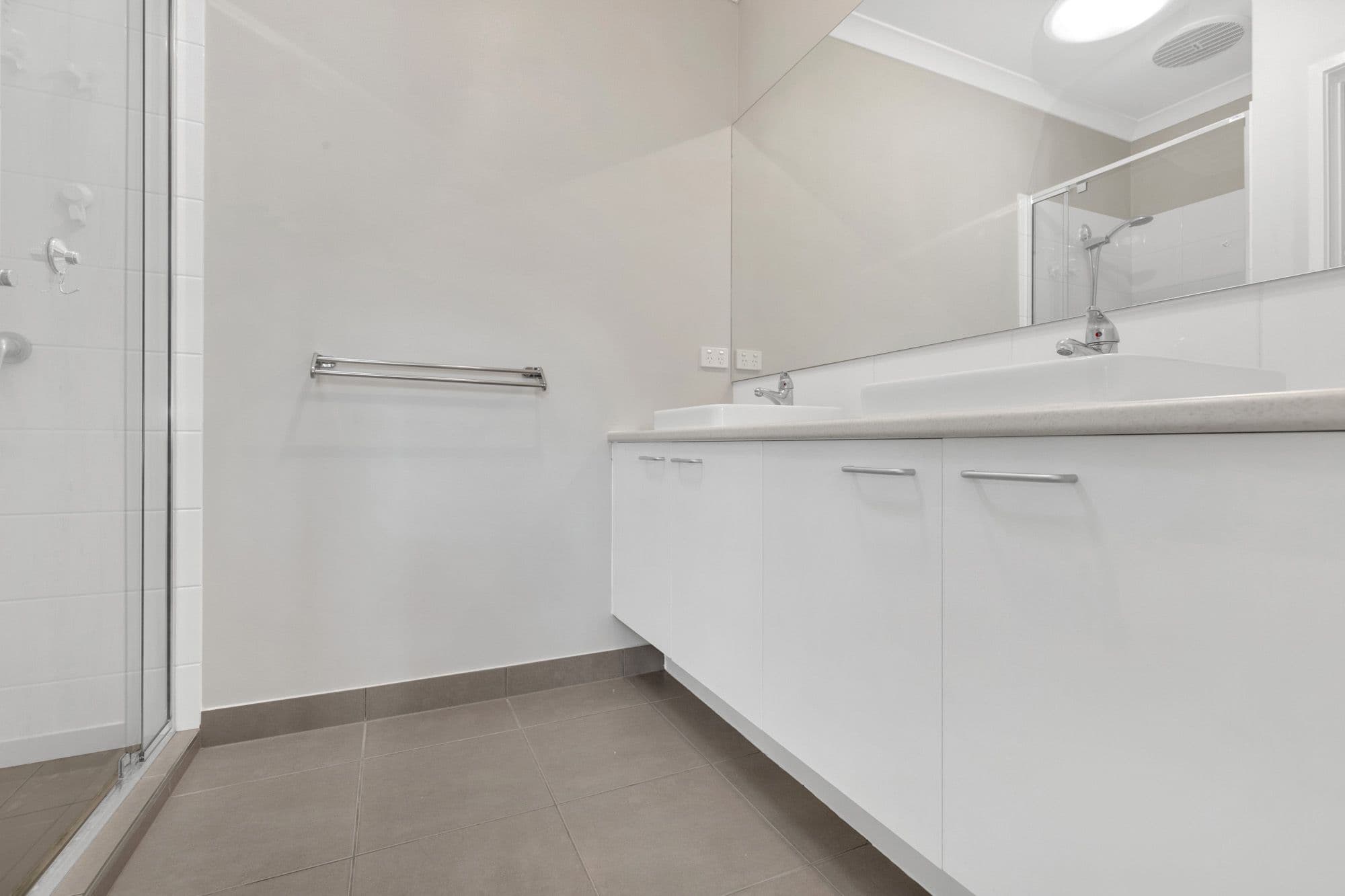 24 Amaroo Walk, Werribee VIC 3030, Werribee - Thumbnail 5