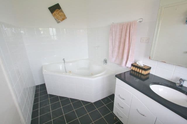 11 Hungerford Street, KIPPA-RING QLD 4021, Kippa-Ring - Thumbnail 8