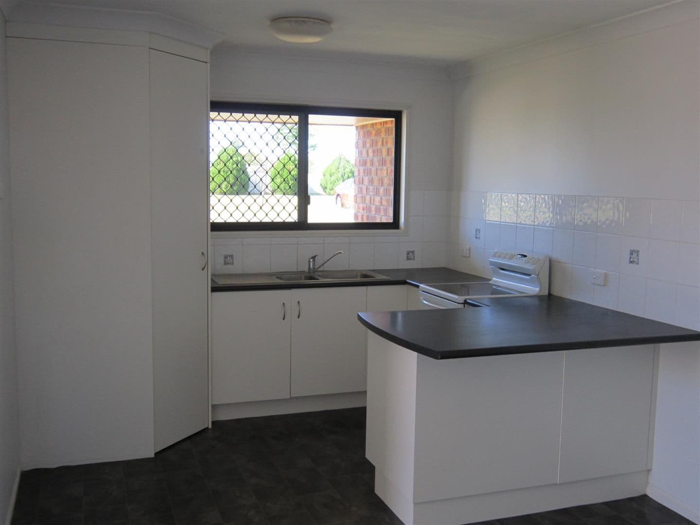 24 Bland Street, Gracemere QLD 4702, Gracemere - Thumbnail 3