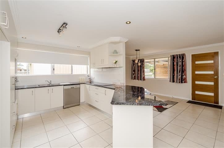 193 Sun Valley Road, Kin Kora QLD 4680, Kin Kora - Thumbnail 4