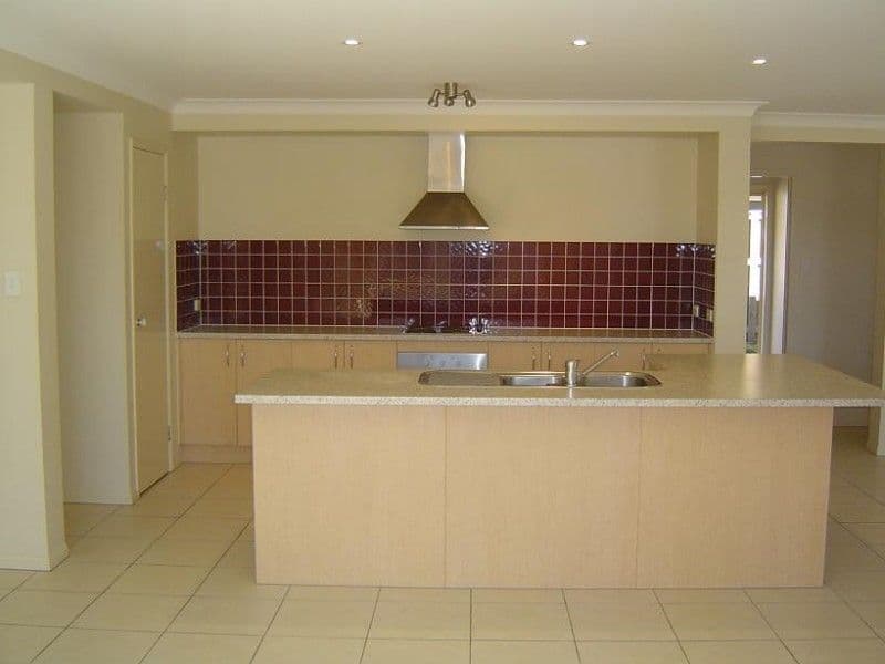 28 Carmarthen Circuit, PACIFIC PINES QLD 4211, Pacific Pines - Thumbnail 3