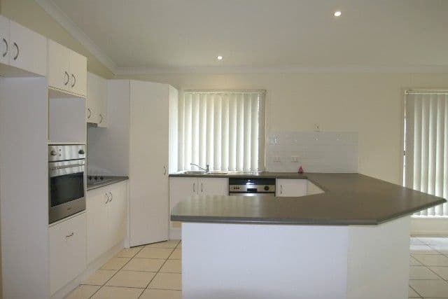 9 Freesia Court, ORMEAU QLD 4208, Ormeau - Thumbnail 2