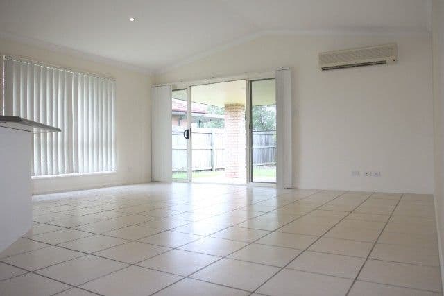 9 Freesia Court, ORMEAU QLD 4208, Ormeau - Thumbnail 4