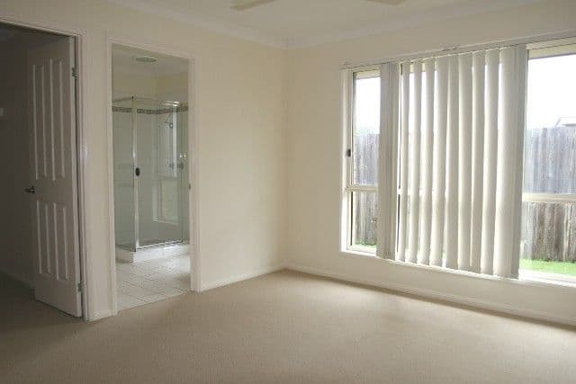 9 Freesia Court, ORMEAU QLD 4208, Ormeau - Thumbnail 7