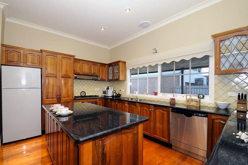 15 Ashmore Avenue, MORDIALLOC VIC 3195, Mordialloc - Thumbnail 3