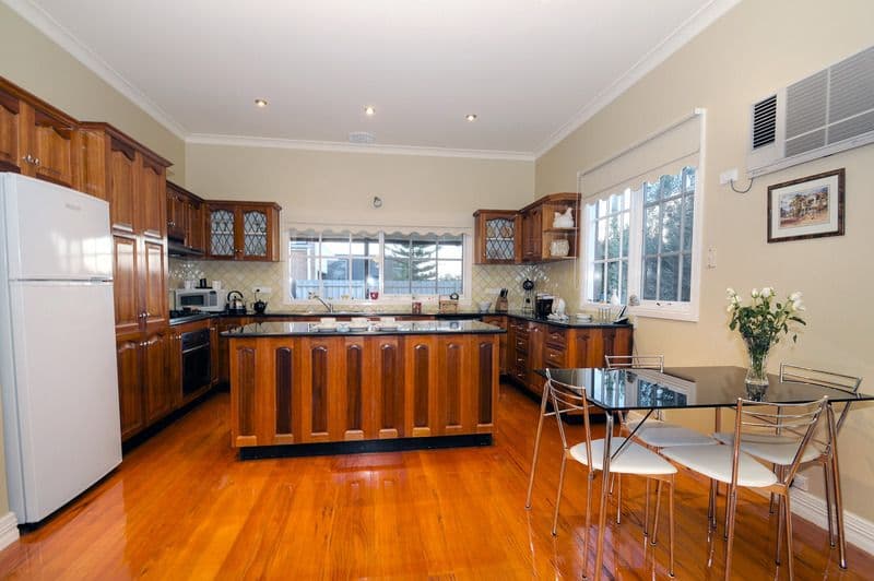 15 Ashmore Avenue, MORDIALLOC VIC 3195, Mordialloc - Thumbnail 4