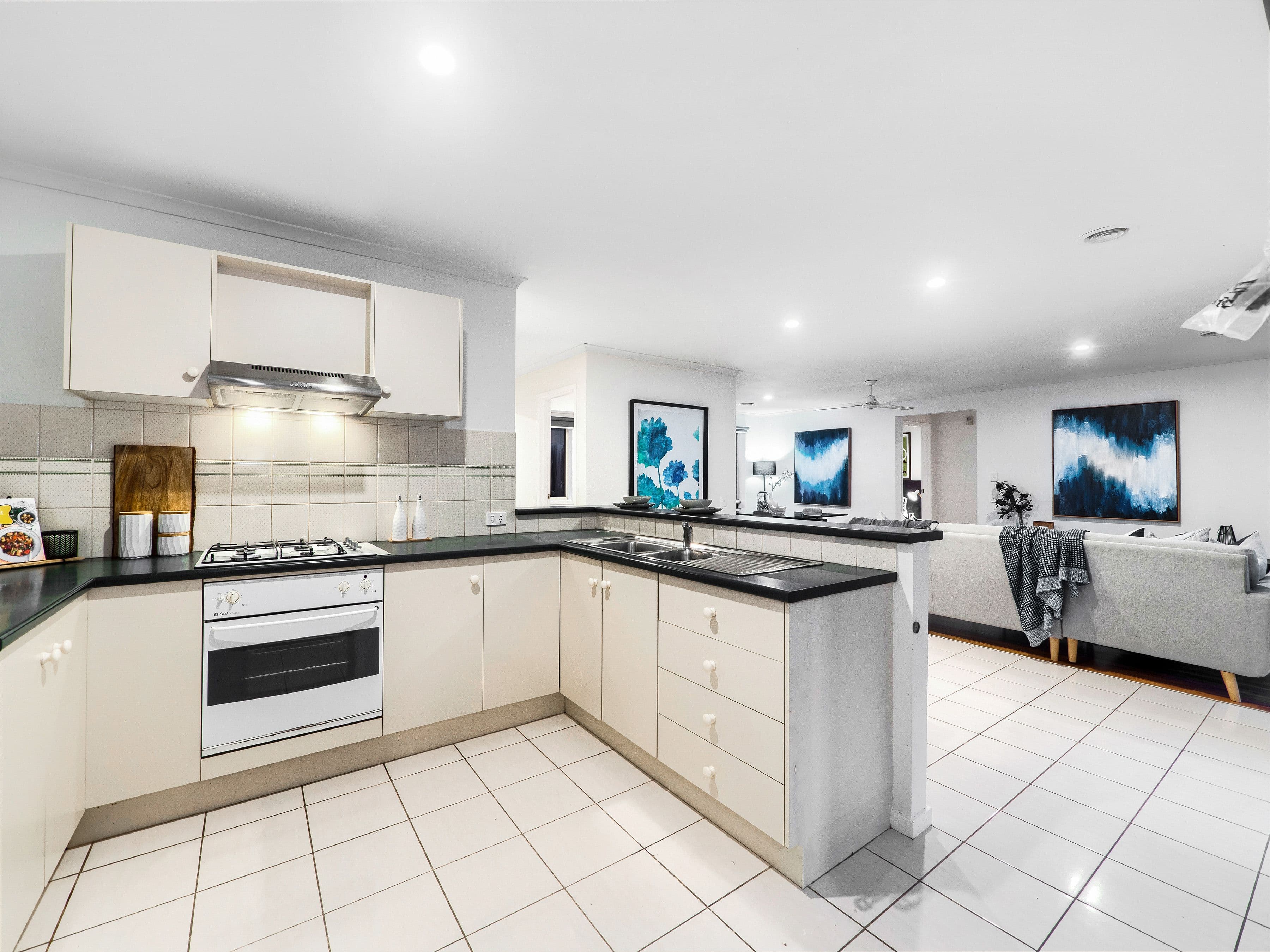 7 Scarborough Avenue, Cranbourne West VIC 3977, Cranbourne West - Thumbnail 7