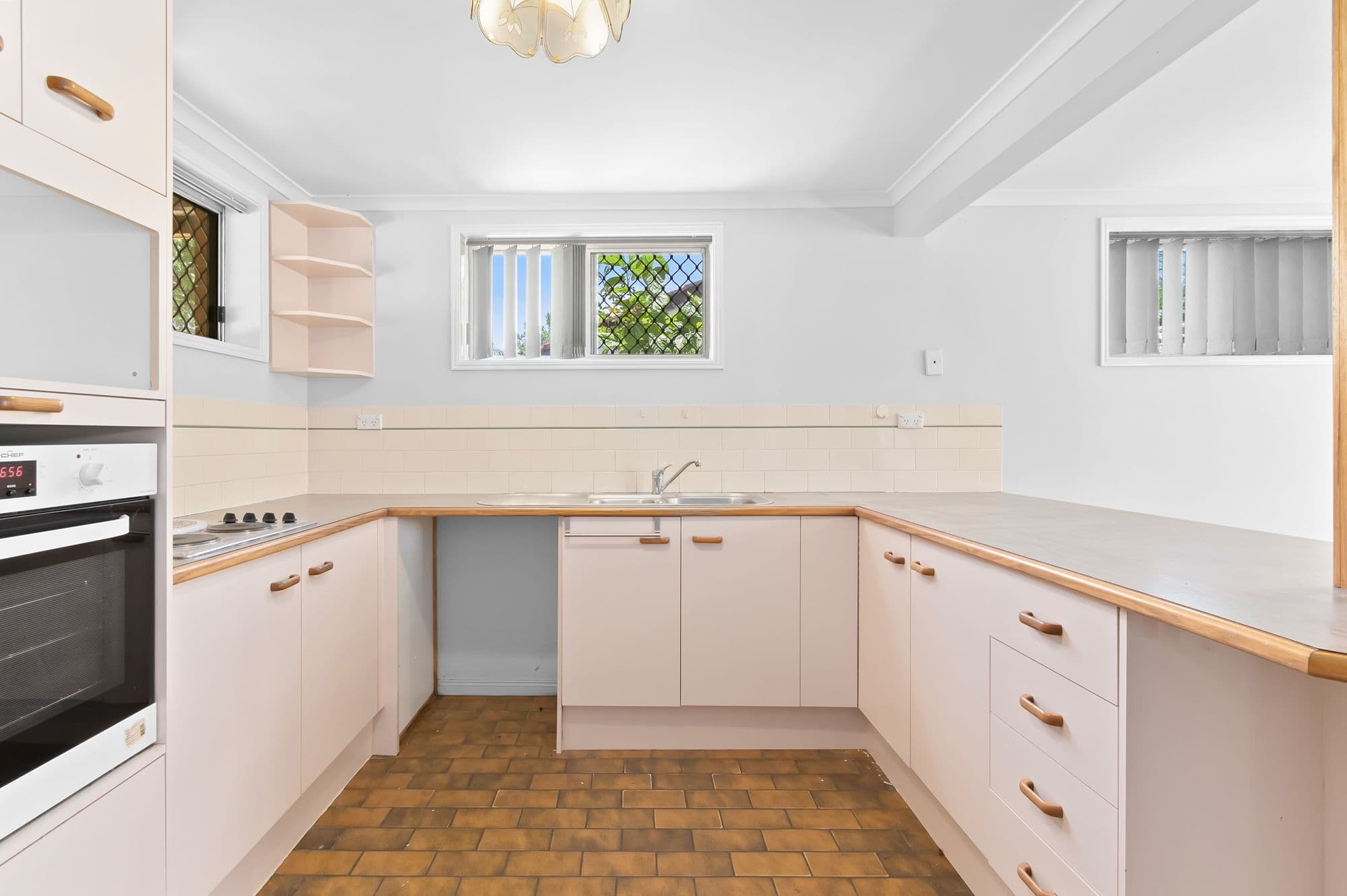 1864 Creek Road, Cannon Hill QLD 4170, Cannon Hill - Thumbnail 2