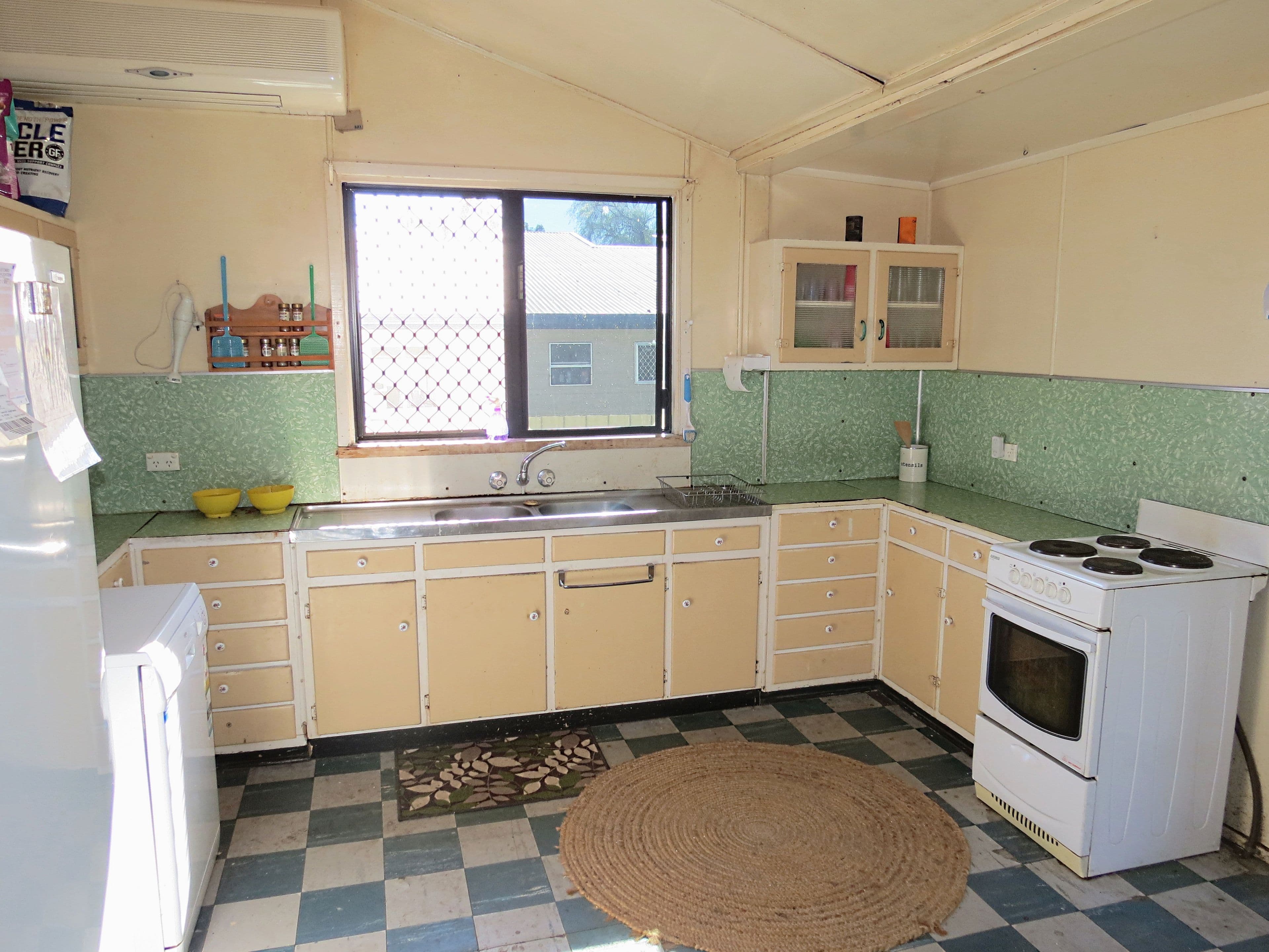 5 Pill Street, Emerald QLD 4720, Emerald - Thumbnail 2