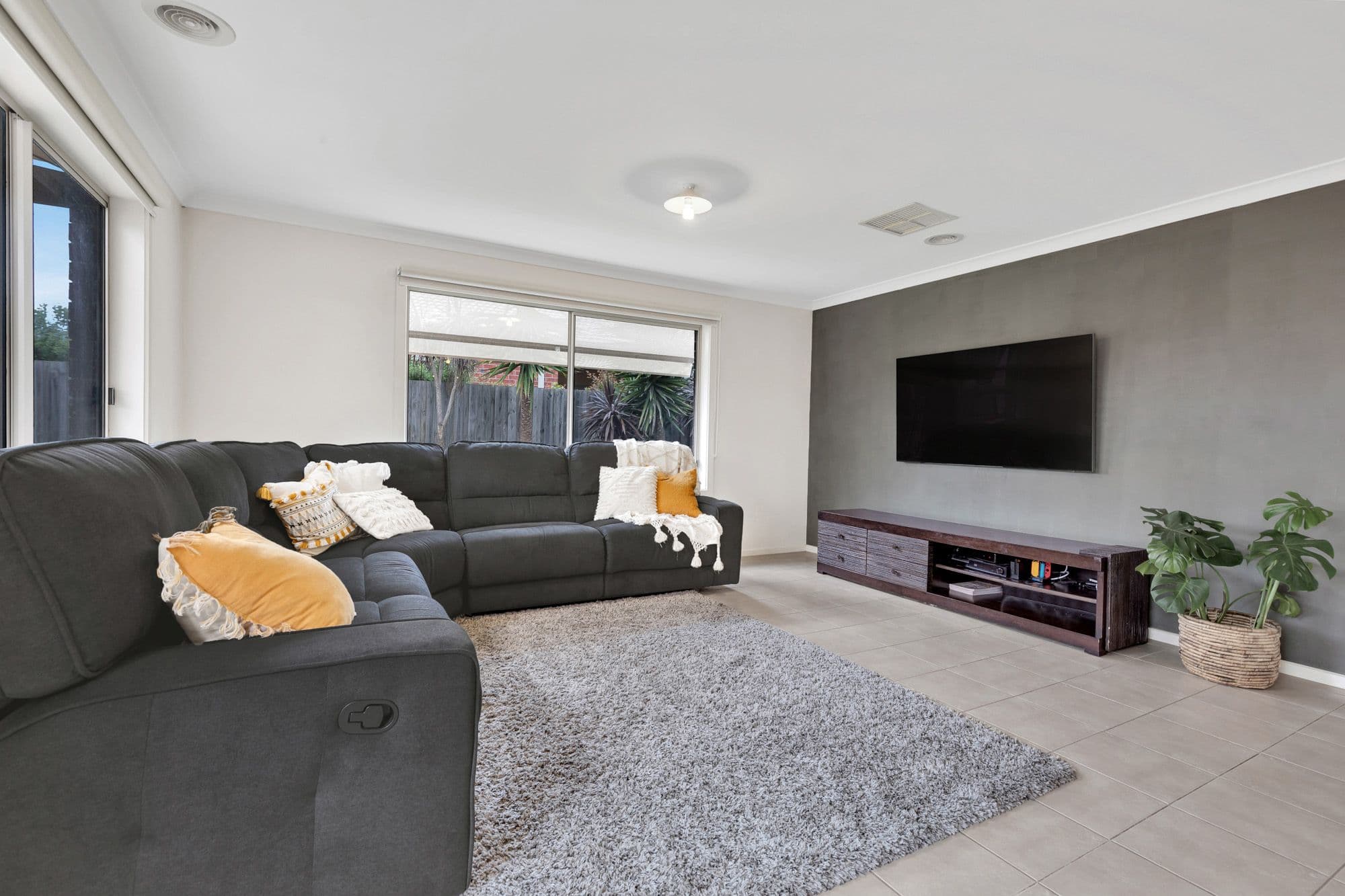 164 Riversdale Drive, Tarneit VIC 3029, Tarneit - Thumbnail 3