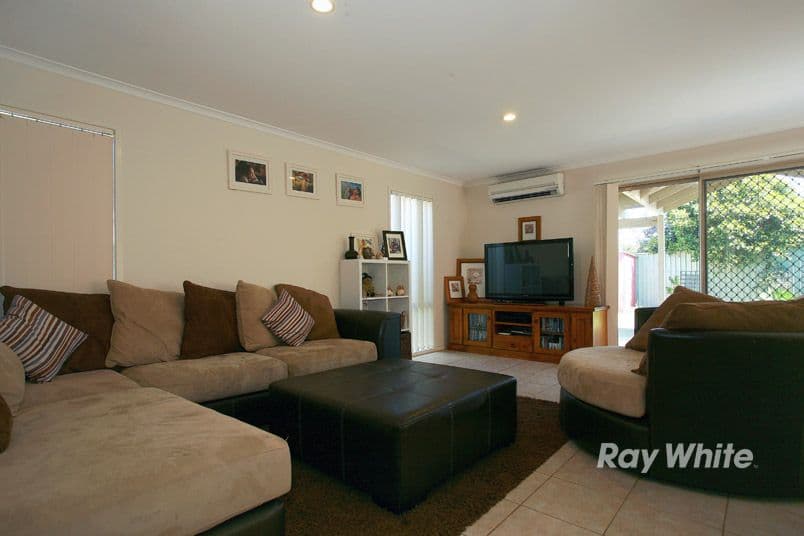 7 Oak Post Place, CRANBOURNE EAST VIC 3977, Cranbourne East - Thumbnail 2