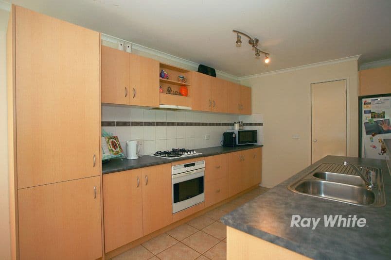 7 Oak Post Place, CRANBOURNE EAST VIC 3977, Cranbourne East - Thumbnail 4