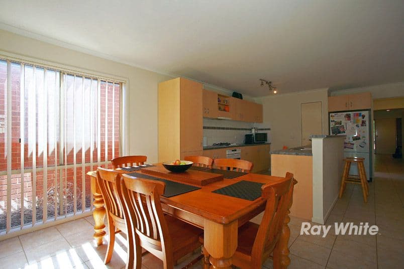 7 Oak Post Place, CRANBOURNE EAST VIC 3977, Cranbourne East - Thumbnail 6
